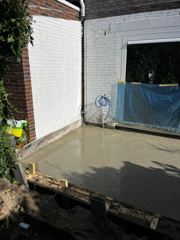 Finished concrete floor of the extension