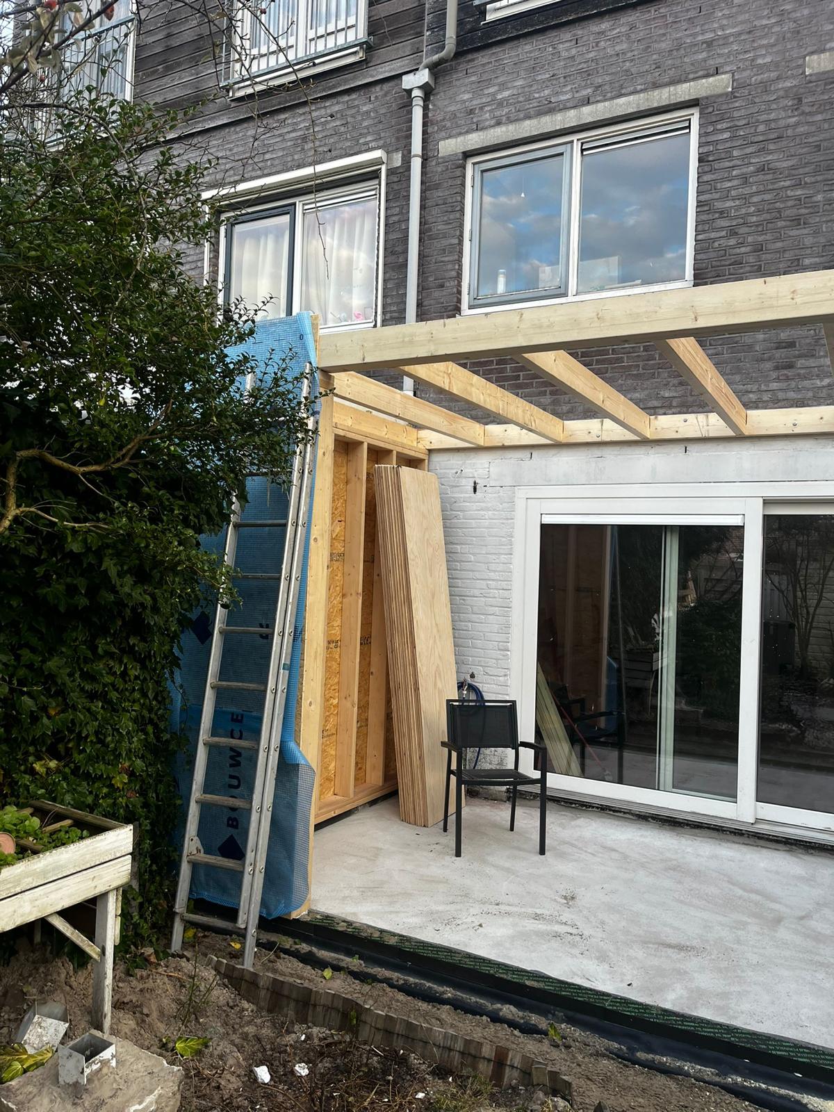 Houten dakconstructie geplaatst