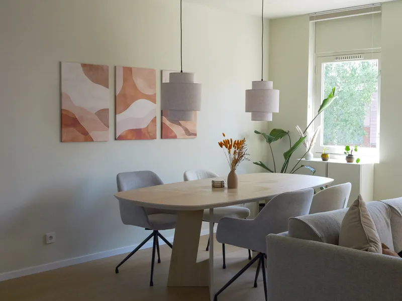 Living room with crisp plasterwork